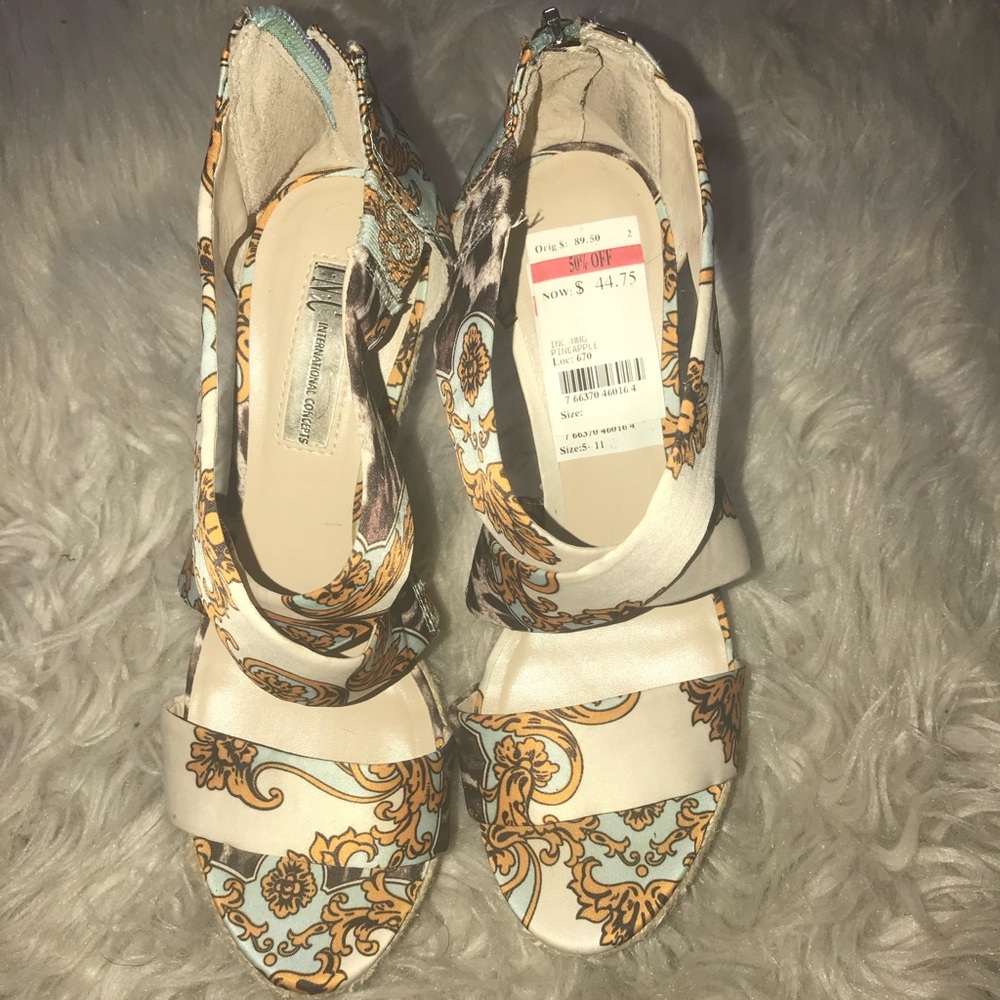 Printed Wedges for Spring - Picture 2 of 3